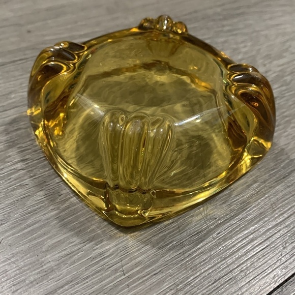 Retro Amber 3 3/8" Square Footed Glass Ashtray Unusual Vintage - Picture 5 of 5